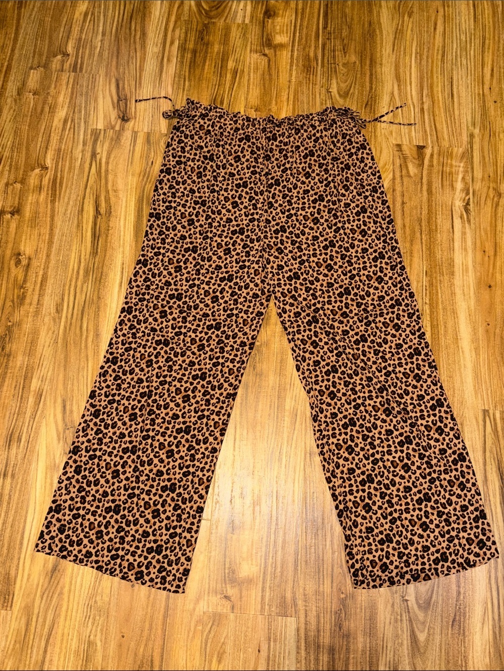 Shade & Shore women pants large
High rise wide leg chests Leopard Print tan